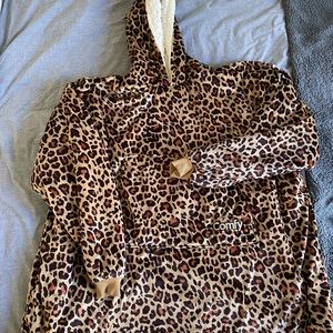 Leopard Comfy Blanket Sweatshirt